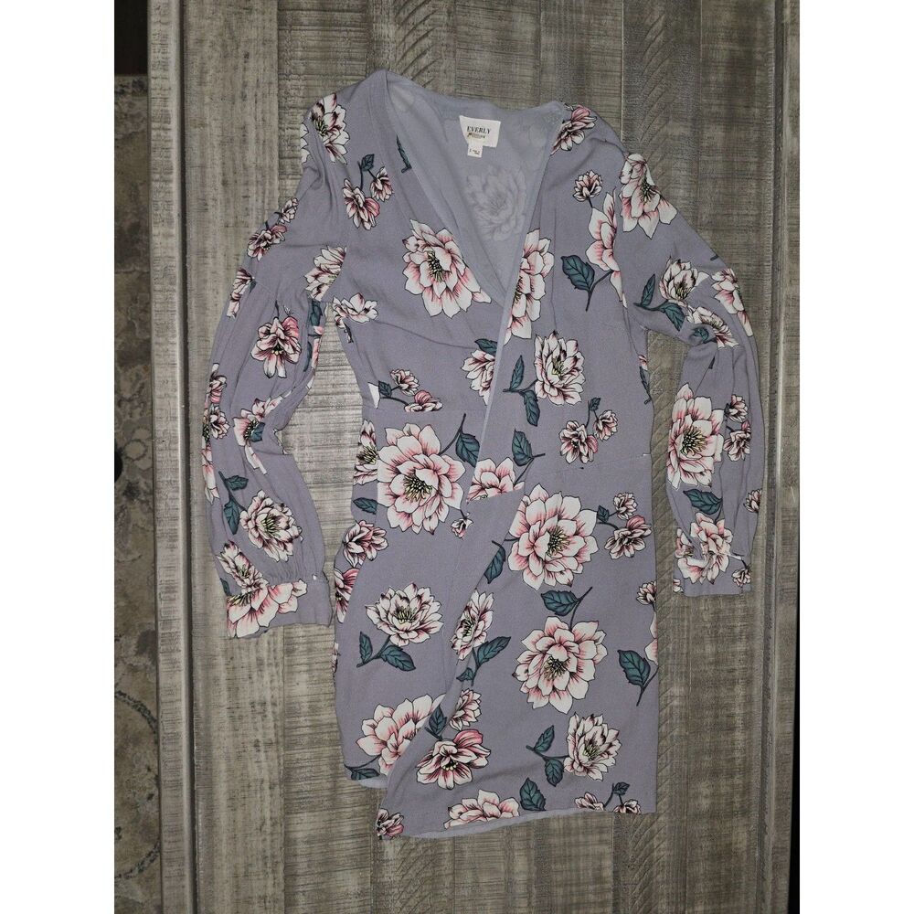Everly Gray/Pink Floral Wrap Dress size small